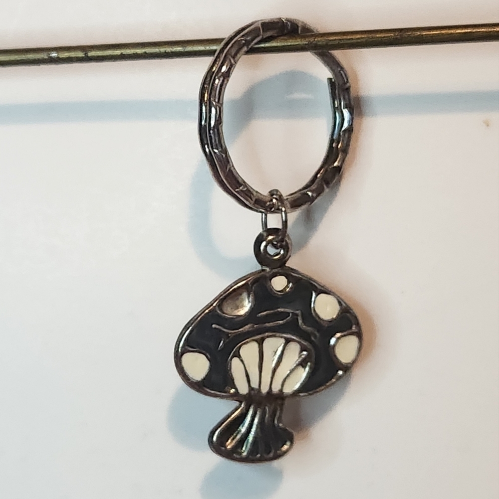 2” Unbranded Silver and Dark Grey Mushroom Keychain